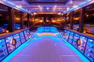 Klaar voor je bedrijfsfeest op een luxe salonboot?