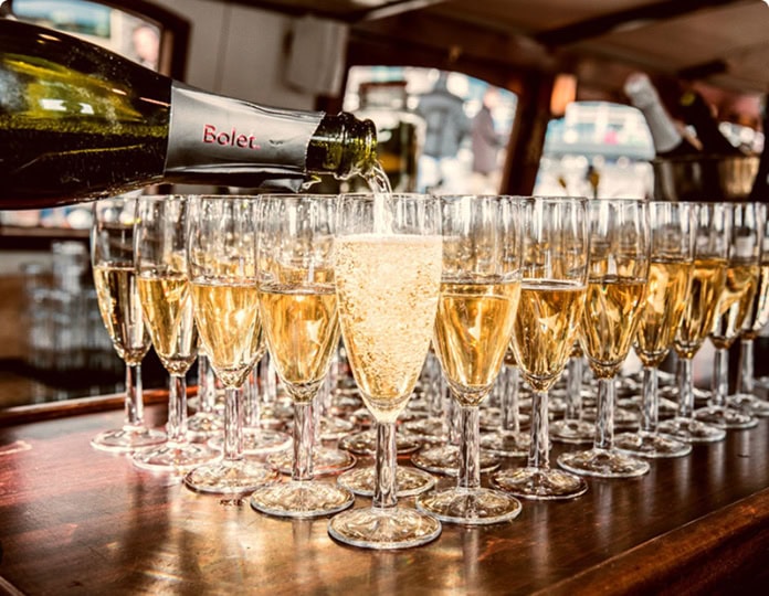 A festive toast over drinks with the ‘para todos’ team from Boatlife Amsterdam